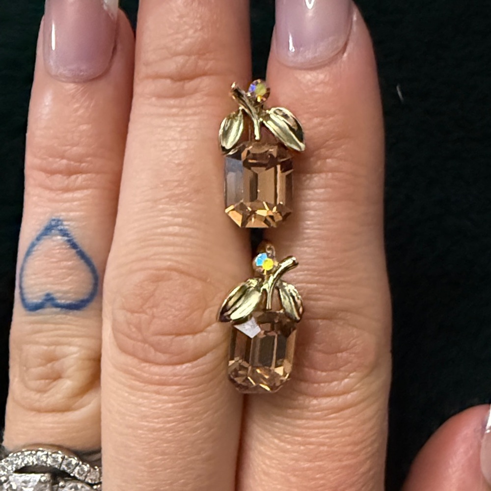Vintage Lisner Gold and‎ amber sone Earrings